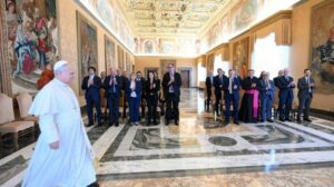 Leão XIV comemora os 100 anos da Livraria Editora Vaticana, que já serviu 9 Papas