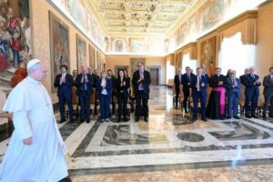 Leão XIV comemora os 100 anos da Livraria Editora Vaticana, que já serviu 9 Papas