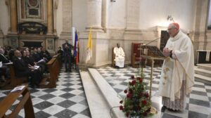 Parolin: interesses desumanos alimentam o tráfico de pessoas e guerras