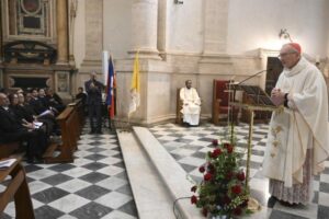 Parolin: interesses desumanos alimentam o tráfico de pessoas e guerras