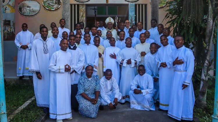 33 Seminaristas do Seminário Teológico São Pio X fazem 1ª promessa na Beira