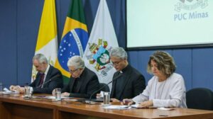 PUC Minas forma primeira turma de especialização apoiada pelo Vaticano