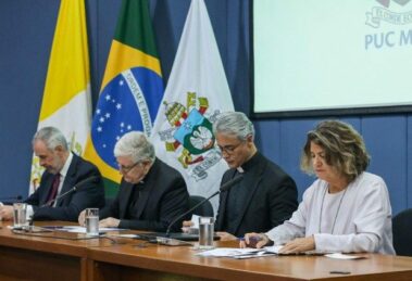 PUC Minas forma primeira turma de especialização apoiada pelo Vaticano