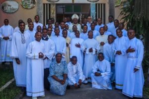 33 seminaristas do Seminário Teológico São Pio X na Beira fazem sua 1ª promessa