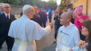O abraço entre o Papa e Ignacio em Castel Gandolfo: “eu disse a ele que estou curado”