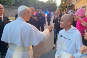 O abraço entre o Papa e Ignacio em Castel Gandolfo: “eu disse a ele que estou curado”
