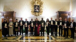 Entregue no Vaticano condecorações a 13 embaixadores junto à Santa Sé