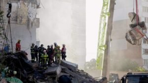Ataque russo deixa mortos e feridos em Kiev