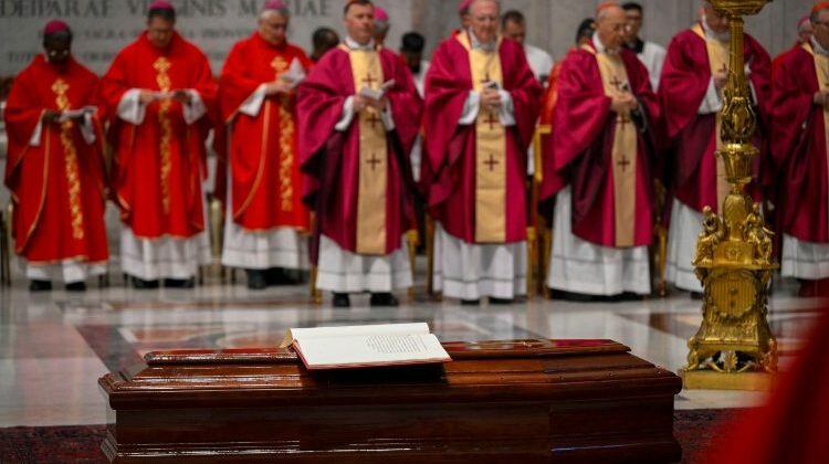 Papa nas exéquias do cardeal Tscherrig: Cristo foi sua esperança por toda vida