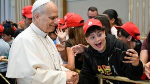 Papa aos crismandos: não desapareçam da paróquia, sejam perseverantes na fé