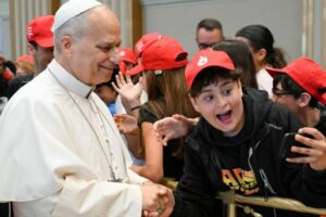 Papa aos crismandos: não desapareçam da paróquia, sejam perseverantes na fé