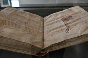 Universidade La Sapienza, de Roma, e os Papas: exposição de 7 séculos de história