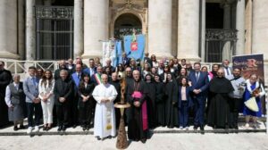 Brasileira na delegação que leva Chama de Santa Rita para bênção do Papa