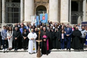Brasileira na delegação que leva Chama de Santa Rita para bênção do Papa