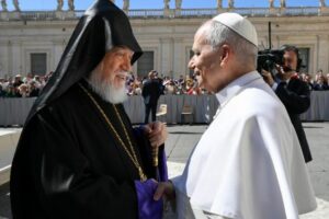 Papa ao Catholicos da Igreja Armênia: rezemos rumo à plena unidade que desejamos