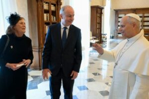 Leão XIV recebe primeiro-ministro da Irlanda