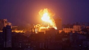 Centenas de drones e mísseis russos sobre Kiev deixam mortos e feridos