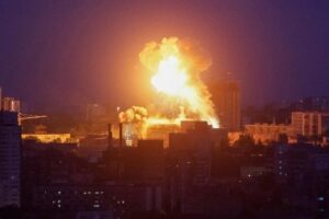 Centenas de drones e mísseis russos sobre Kiev deixam mortos e feridos