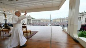 Papa: nas procissões de Corpus Christi, “um testemunho corajoso de fé”