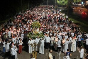 São José do Rio Preto realiza Caminhada Eucarística pela paz