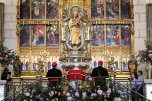 O Papa: derrubar os muros que dividem para promover comunhão e concórdia