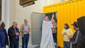Paróquia em Porto Alegre inaugura banheiro solidário para moradores de rua