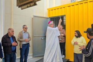 Paróquia em Porto Alegre inaugura banheiro solidário para moradores de rua