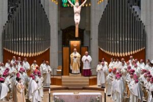 Leão XIV na Sagrada Família: não podemos acreditar em Jesus e promover a guerra