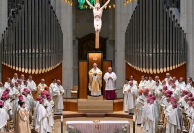 Leão XIV na Sagrada Família: não podemos acreditar em Jesus e promover a guerra