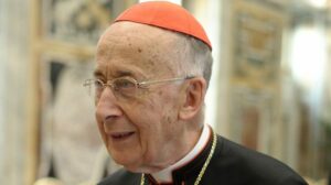 Morre o cardeal Camillo Ruini