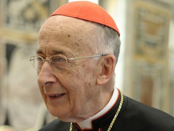 Morre o cardeal Camillo Ruini