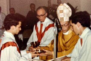 Em 19 de junho de 1982 Robert Prevost era ordenado sacerdote