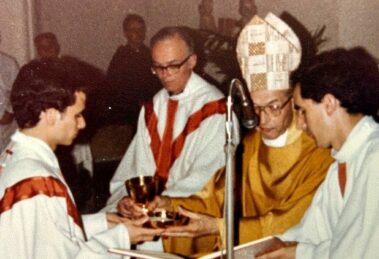 Em 19 de junho de 1982 Robert Prevost era ordenado sacerdote