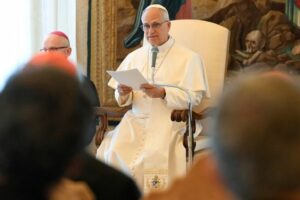 Papa: contra a idolatria do lucro, construir a civilização do amor