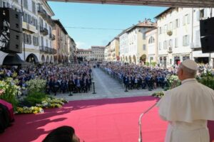 O Papa em Pavia: a razão humana não se fecha na lógica do lucro ou do domínio