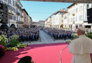 O Papa em Pavia: a razão humana não se fecha na lógica do lucro ou do domínio