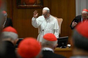 Perguntas, orações, trabalhos em grupo: o Consistório do Papa com os cardeais