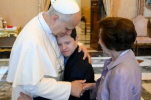 Papa: como Lejeune, respeitar a dignidade de pessoas com Síndrome de Down
