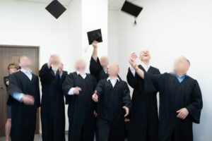 Detentos obtêm o diploma de graduação na Universidade Católica de Lublin