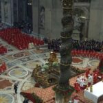 Dom José Roberto Fortes Palau e Dom Mário Antônio da Silva recebem o Pálio das mãos do Papa Leão XIV