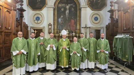 Dom José Roberto Fortes Palau, presidiu Santa Missa com a comunidade brasileira na Basílica de Sant’Andrea della Valle