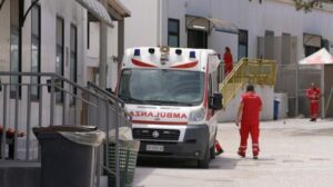 Itália: dentro do centro de acolhimento de Lampedusa, pelos olhos dos migrantes