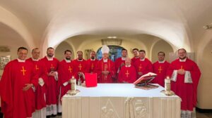 Dom José Roberto Fortes Palau preside a Santa Missa no Vaticano