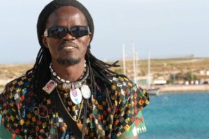 Em Lampedusa, a história de Seck: de contrabandista de migrantes a mediador cultural