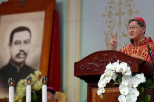 Tagle: a pobreza honesta vence a riqueza corrupta; não se deve confiar na guerra