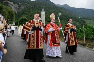 Consagrações episcopais dos lefebvrianos: decretada a excomunhão