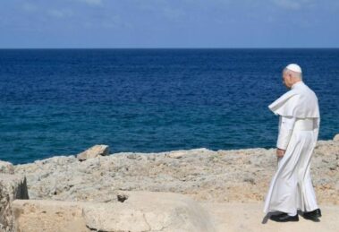 Leão XIV em Lampedusa, gesto que ecoa além do Mediterrâneo