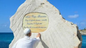 De Francisco a Leão XIV em Lampedusa: o Papa continua com vocês