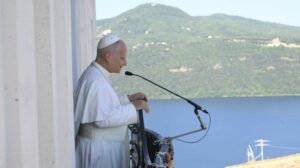 Leão XIV já está em Castel Gandolfo para “um período de descanso, oração e esporte”