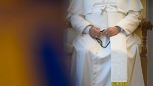Papa: implorar piedade e não se acusar mutuamente nos conflitos